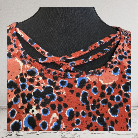 Papa Elegant Multicolor Floral Blouse With Criss Cross Neck Size Small - Picture 2 of 5